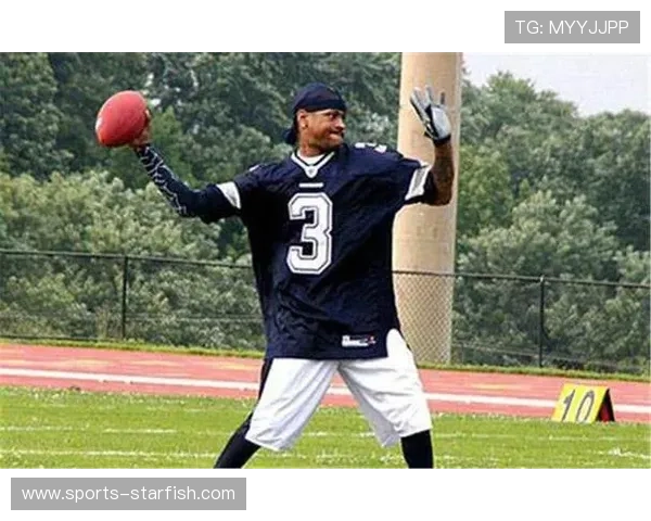 足球球星挑战篮球投篮技巧 看他们如何跨界展现运动天赋